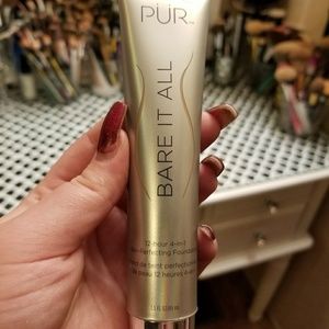 PUR Bare it all 4 in 1 skin perfecting foundation